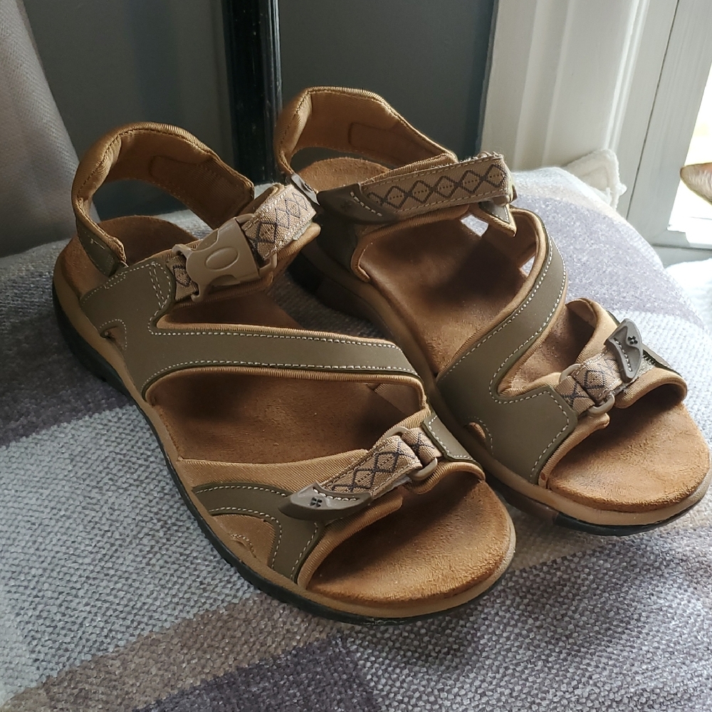 Naturalizer Leather Stylish Brown and Tan Sandals
